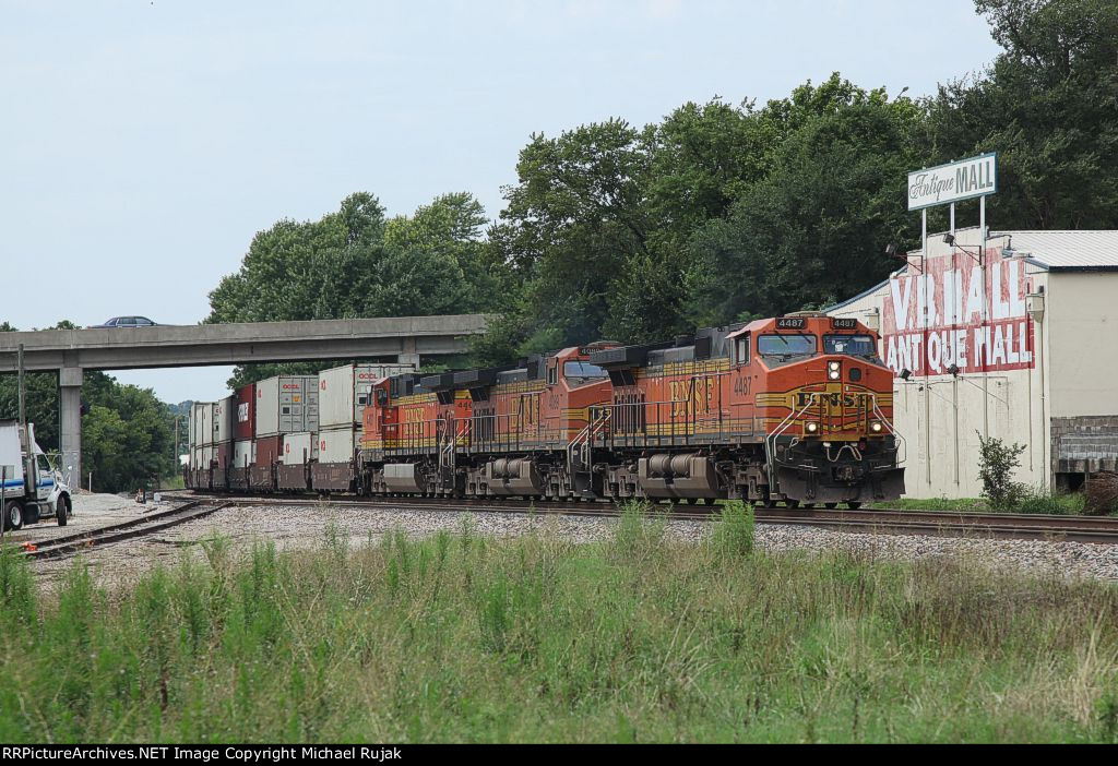 BNSF 4487